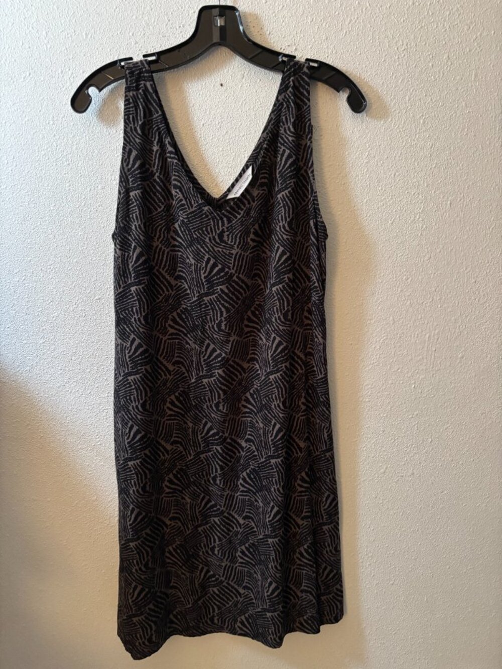 Nomadic Traders V-Neck Sleeveless Black and Cream Dress- size Small